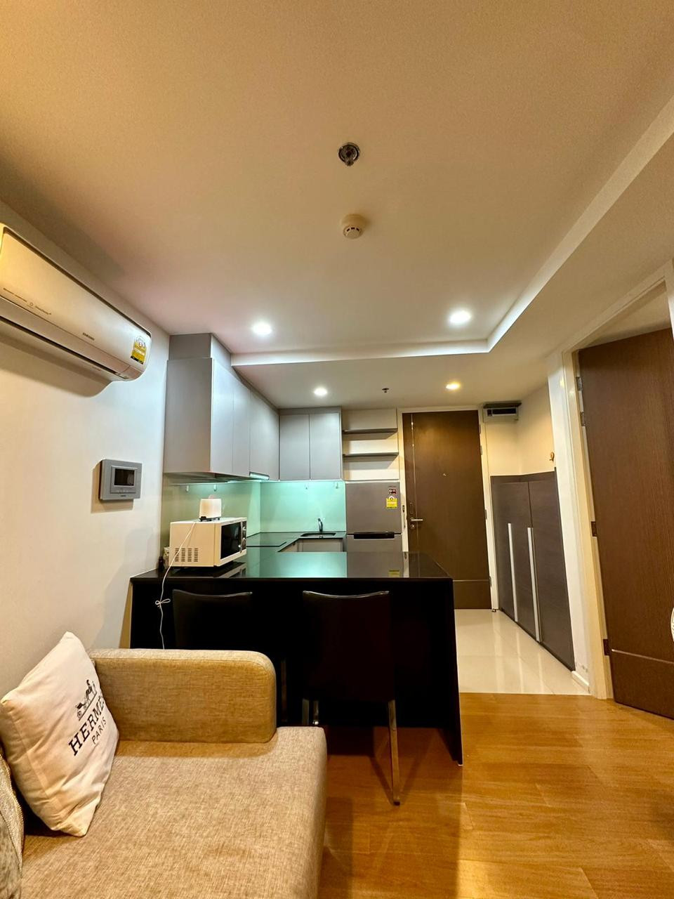 15 Sukhumvit Residence, size 35.77 sqm., 1 bedroom, near BTS Asok 600 meters. 15 Sukhumvit Residence, size 35.77 sqm., 1 bedroom, near BTS Asok 600 meters.