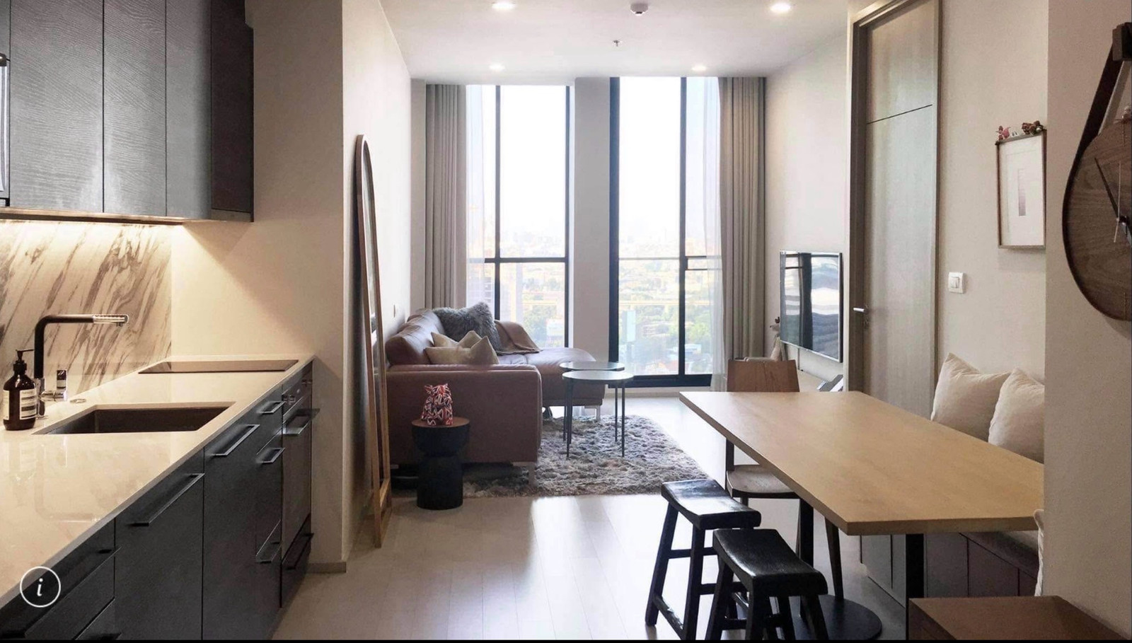 Urgent for rent: Noble Ploenchit, beautiful room, fully decorated, ready to move in. Urgent for rent: Noble Ploenchit, beautiful room, fully decorated, ready to move in.