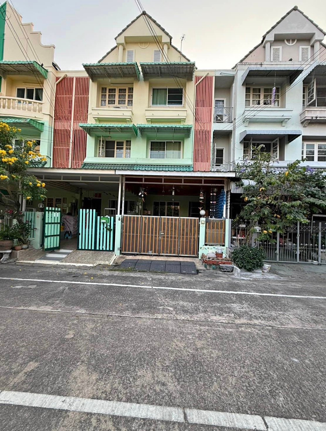 🏠✨ ขาย ทาว์นเฮ้าส์ หมู่บ้านลัลลี่วิลล์ ประชาอุทิศ 72 | 4 ห้องนอน (HBH-SI-273) 🏠✨ ขาย ทาว์นเฮ้าส์ หมู่บ้านลัลลี่วิลล์ ประชาอุทิศ 72 | 4 ห้องนอน (HBH-SI-273)