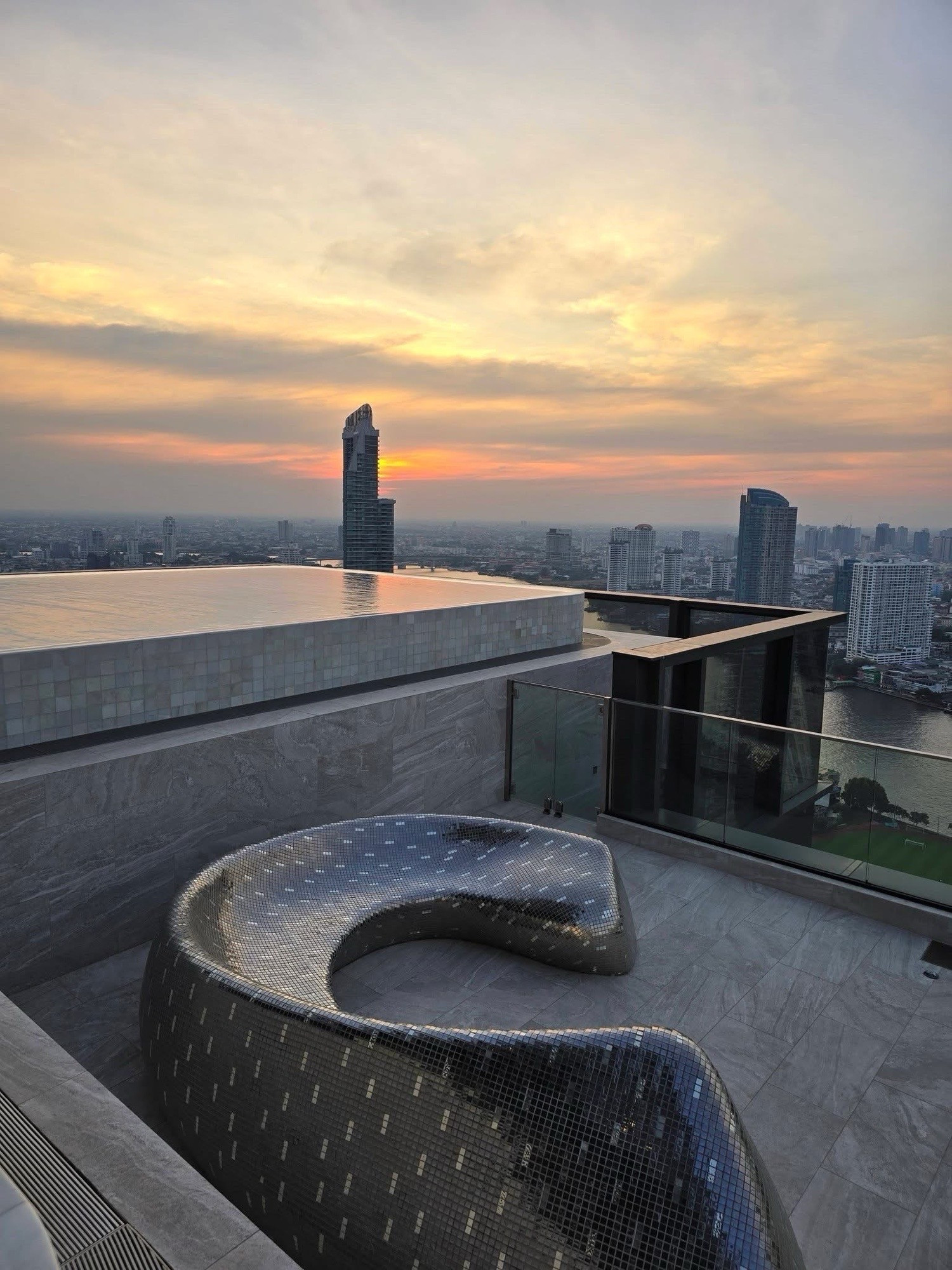 rhythm charoenkrung pavillion / 1bed+ /rent 32,000 bath/ 0632717888 linephone whatapp wechat