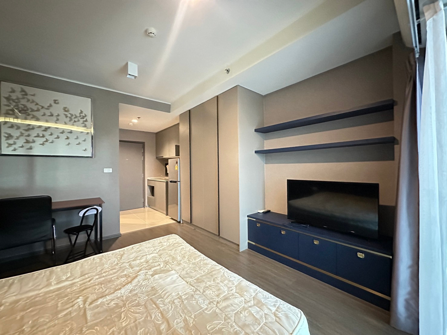 For rent Ideo Sukhumvit 93, studio 27 sq m, 14,000 baht, 1 year contract.