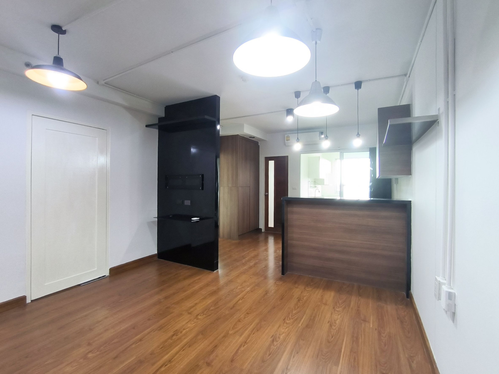 | FOR SALE: Supalai Park Ekkamai-Thonglor, 1 Bedroom, 8th floor (67.78 SQ.M.), Only 4.4 MB | FOR SALE: Supalai Park Ekkamai-Thonglor, 1 Bedroom, 8th floor (67.78 SQ.M.), Only 4.4 MB