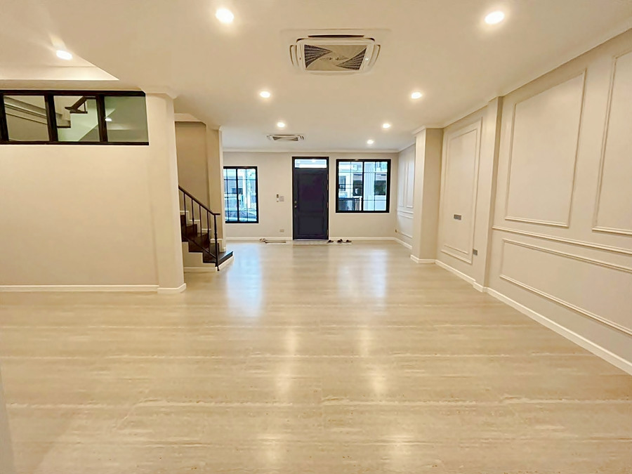 3 Bedrooms Luxury Town Houses On Nut near Express Way – รูปที่ 2