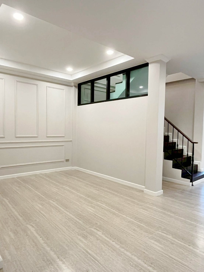 3 Bedrooms Luxury Town Houses On Nut near Express Way – รูปที่ 3
