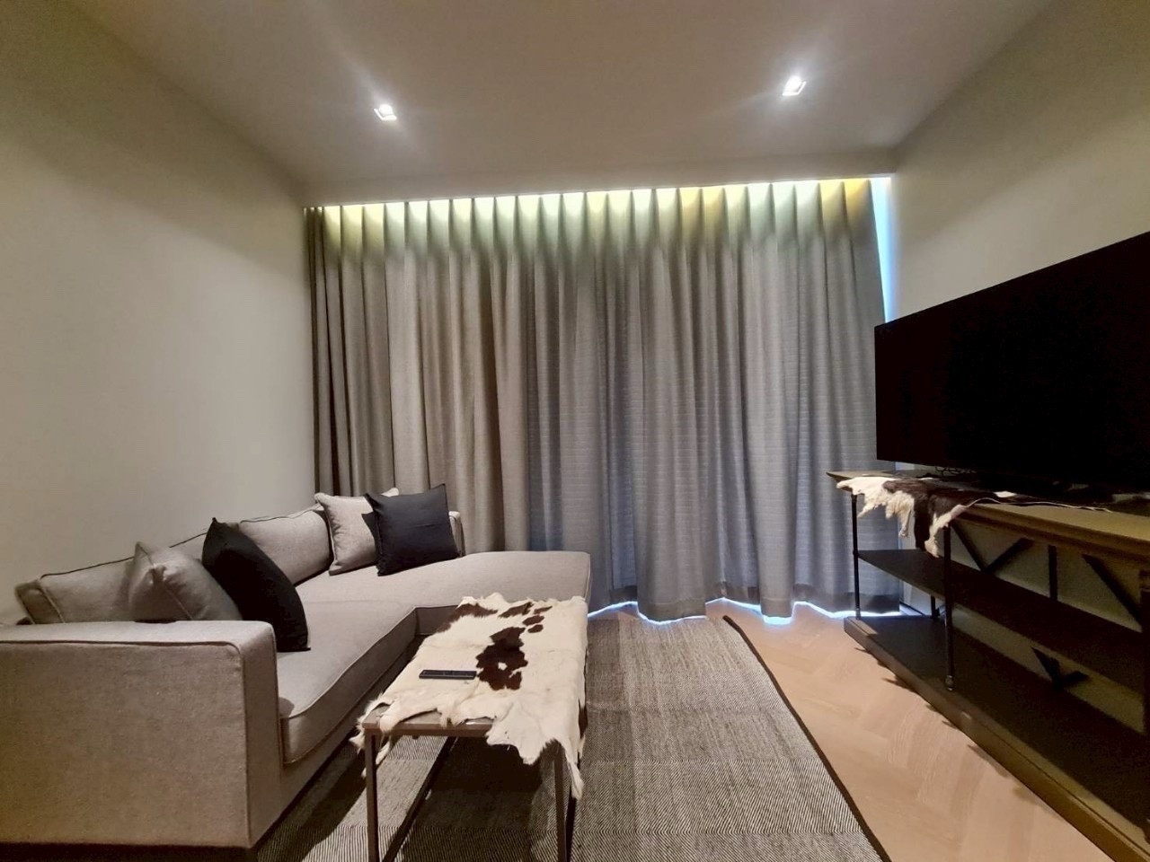 The Reserve 61 Hideaway / low rise 2bed 85sqm Rent 92,000 bath / 0632717888 Linephone Whatapp Wechat The Reserve 61 Hideaway / low rise 2bed 85sqm Rent 92,000 bath / 0632717888 Linephone Whatapp Wechat