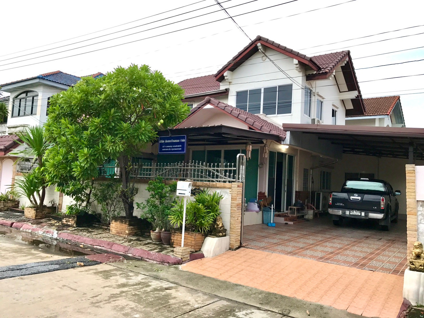Large detached house for sale near Lat Krabang Industrial Estate. Large detached house for sale near Lat Krabang Industrial Estate.
