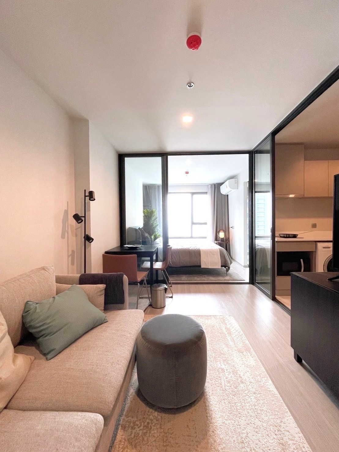 Life Ladprao / 1bed+ work incoset Hight Floor/ Rent 18,000 bath / have clip room /0632717888 Linephone Whatapp Wechat