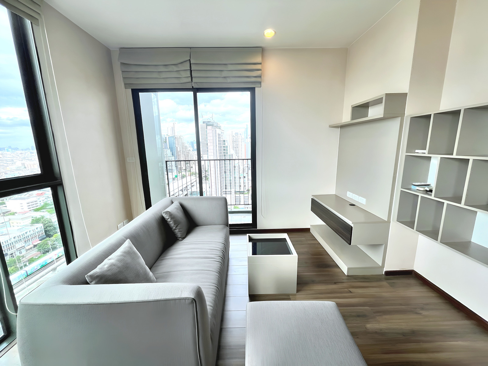 คอนโด Teal Sathorn Taksin 2 ห้องนอน ห้องมุม ห้องรับแขกใหญ่ ติด BTS ราคาต่อรองได้ คอนโด Teal Sathorn Taksin 2 ห้องนอน ห้องมุม ห้องรับแขกใหญ่ ติด BTS ราคาต่อรองได้