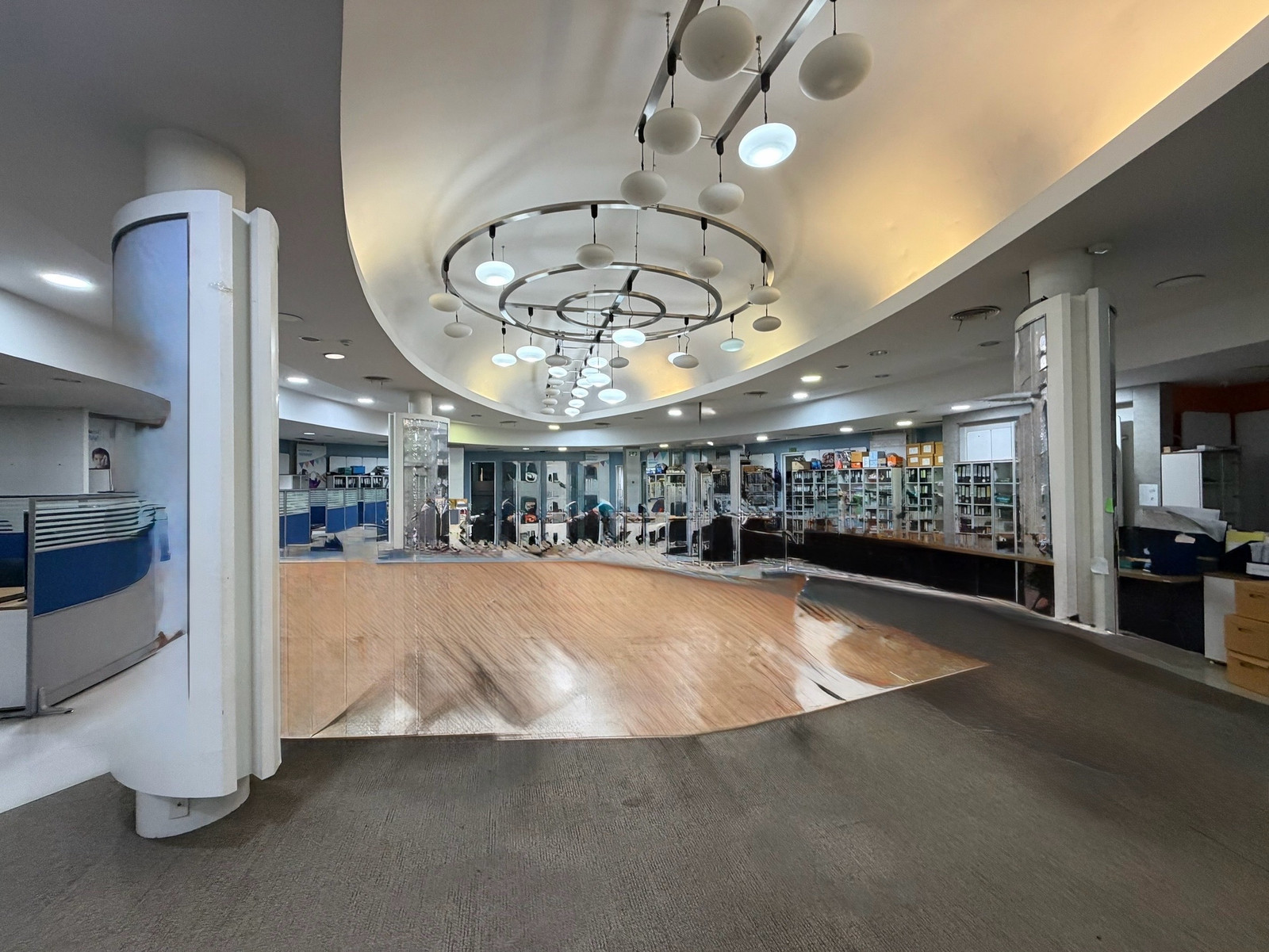 Office for rent New Phetchaburi Road large space high ceiling near expressway access suitable for multiple business types