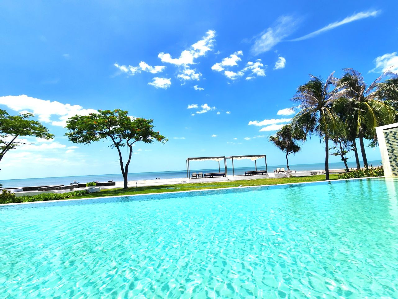 ขายและเช่า วิลล่า ติดทะเลหัวหิน The Crest Santora HuaHin โครงการสวยและน่าอยู่ 2 ห้องนอน 2 ห้องน้ำ พื้นที่ขนาด 233.51 ตรม. 