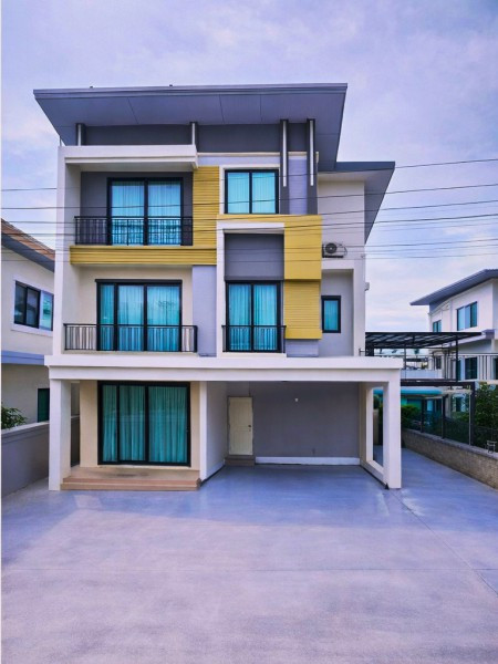 ChatuChot Intersection 3-story Watcharapol-Sukhaphiban5 28-34 Mansion 5bed4bath. Land area 50sq.wa. ChatuChot Intersection 3-story Watcharapol-Sukhaphiban5 28-34 Mansion 5bed4bath. Land area 50sq.wa.