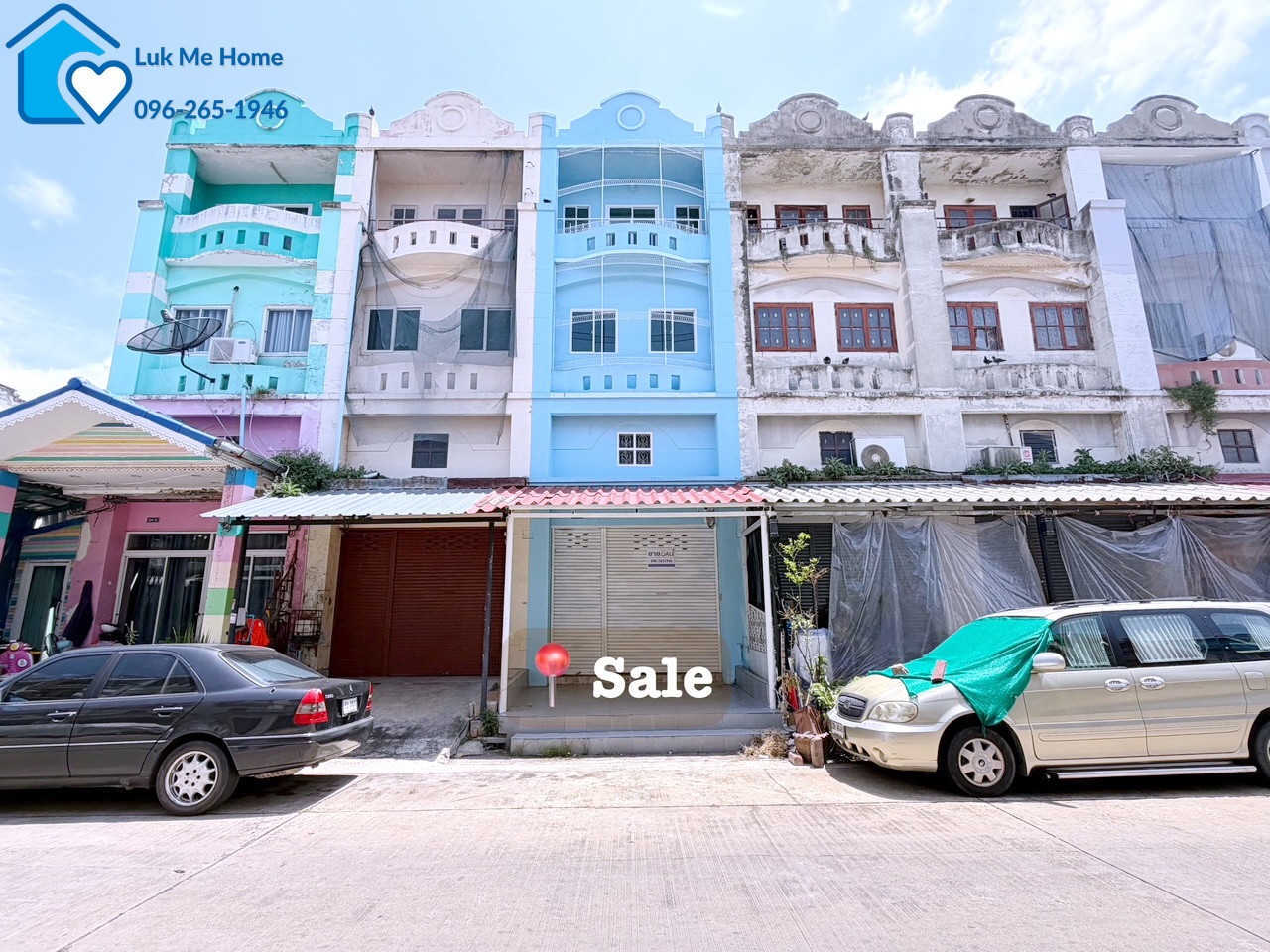 ✨อาคารพาณิชย์ 3 .5 ชั้น ตกแต่งใหม่ **พร้อมอยู่ ทำเล #บางบัวทอง – บ้านกล้วย -ไทรน้อย  📌#เข้าซอยจากถนนกาญจนาภิเษก 600เมตร  📌อยู่ต้นซอย*** ถนนบ้านกล้วย-ไทรน้อย #ใกล้เซ็นทรัลเวสต์เกต 📌ใกล้รถไฟฟ้าสายสีม่วงเพียง 2กม. 🏡 หมู่บ้าน  พิชาดา บางบัวทอง