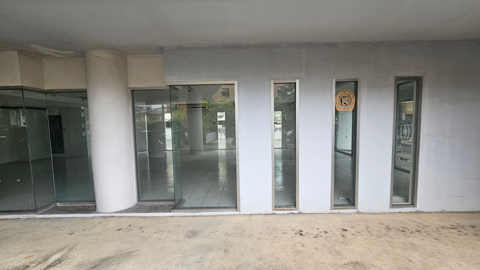 🚨 **ขายต่ำกว่าราคาตลาดกว่า 4 ล้านบาท!!** 🚨  🏢 **ขายพื้นที่เชิงพาณิชย์ ชั้น 1 | PB Penthouse 2 สุขุมวิท 71 (ปรีดีพนมยงค์ 14)**  💥 **ราคาพิเศษเพียง 3.5 ล้านบาท** 🔥 ห้องขนาดใหญ่ **106 ตร.ม.** Tel. 084-694-8888 – รูปที่ 3
