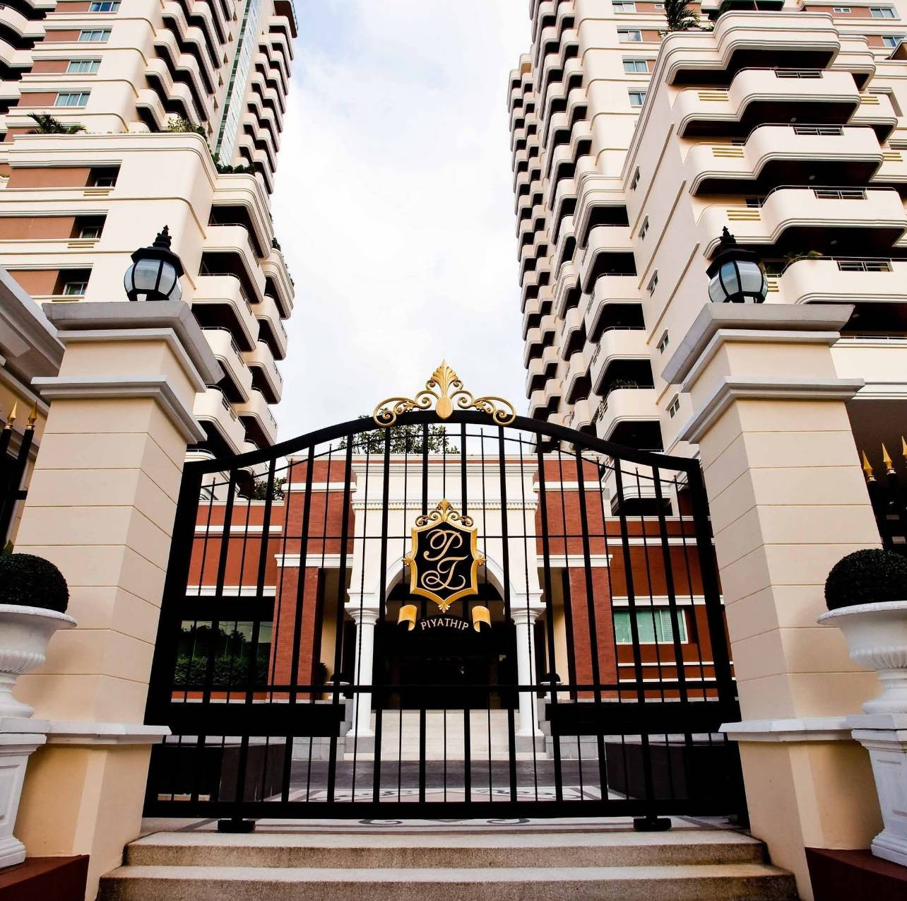 Penthouse duplex for rent, 22nd-23rd floor, Piyathip Place, Sukhumvit 39.