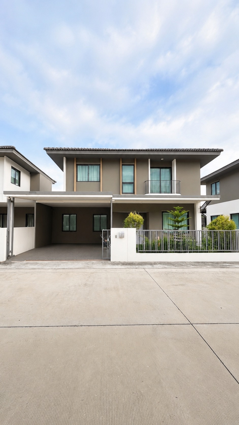 ขายบ้านแฝด อารมณ์บ้านเดี่ยว | 4 นอน 3 น้ำ | ใกล้นิคมนวนคร – รพ.ธรรมศาสตร์ | 3.80 ล้าน ขายบ้านแฝด อารมณ์บ้านเดี่ยว | 4 นอน 3 น้ำ | ใกล้นิคมนวนคร – รพ.ธรรมศาสตร์ | 3.80 ล้าน