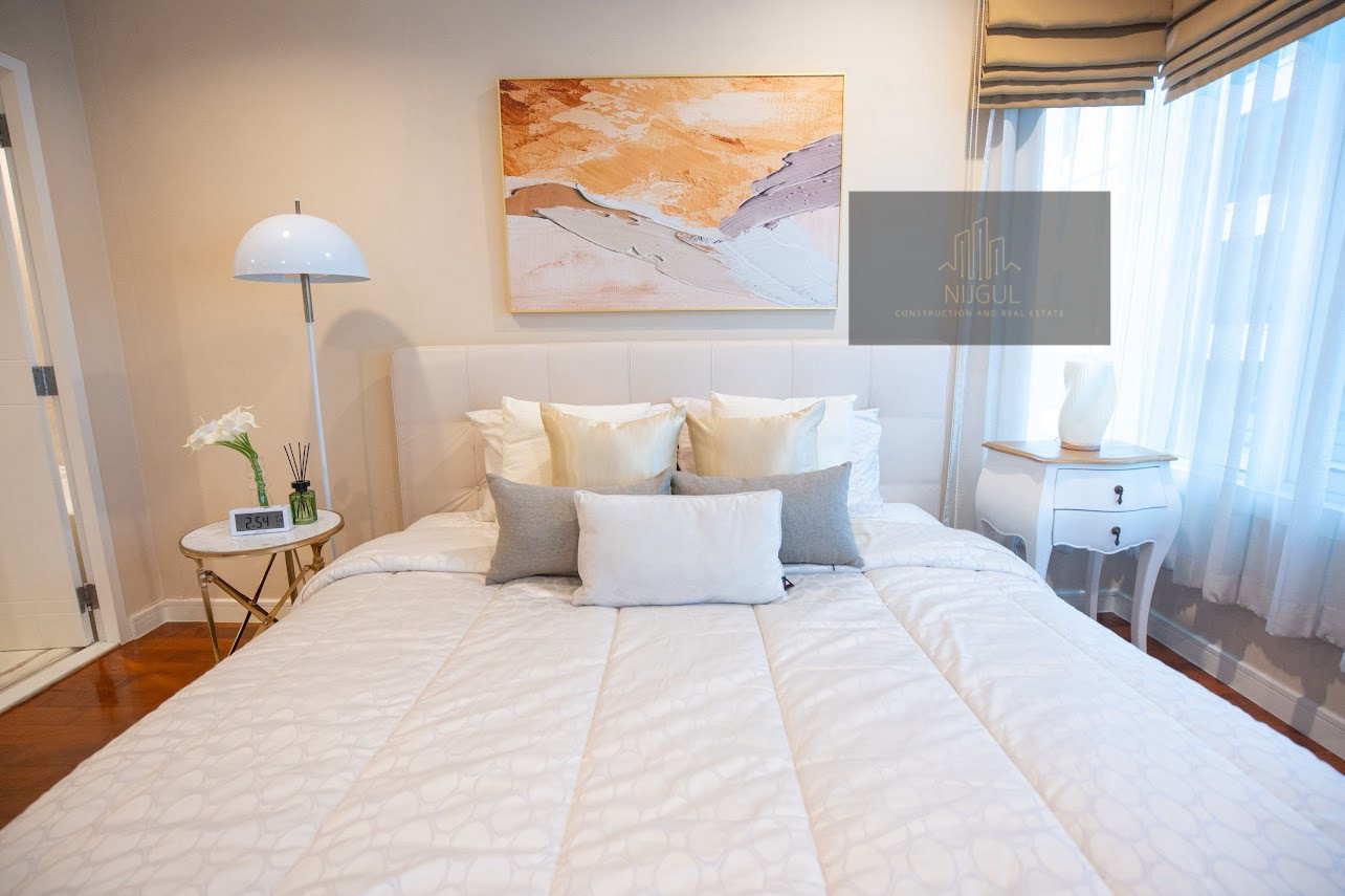 For rent Baan Siri Twenty Four (Baan Siri Twenty Four) Sukhumvit 24 | 1 Bed 1 Bath 60 sq.m. Floor 19th – Cozy Luxury Unit with Bathtub in Prime Phrom Phong – รูปที่ 2