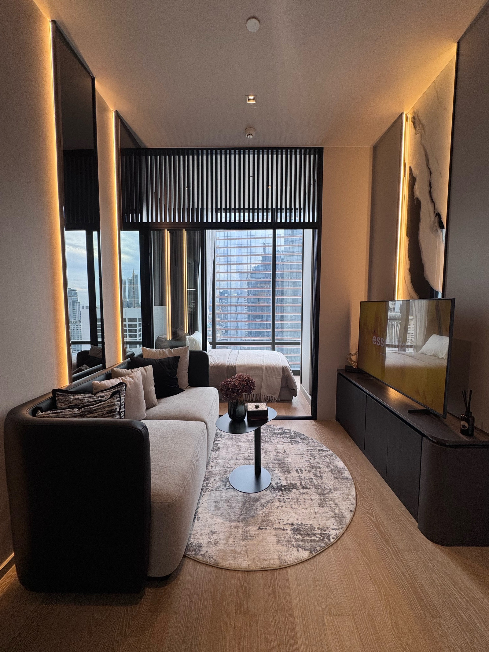 Special price reduction 𝐀𝐬𝐡𝐭𝐨𝐧 𝐒𝐢𝐥𝐨𝐦 Condo near BTS Chong Nonsi 300 meters, 2 Bedrooms, fully furnished, Special 9.37 MB*