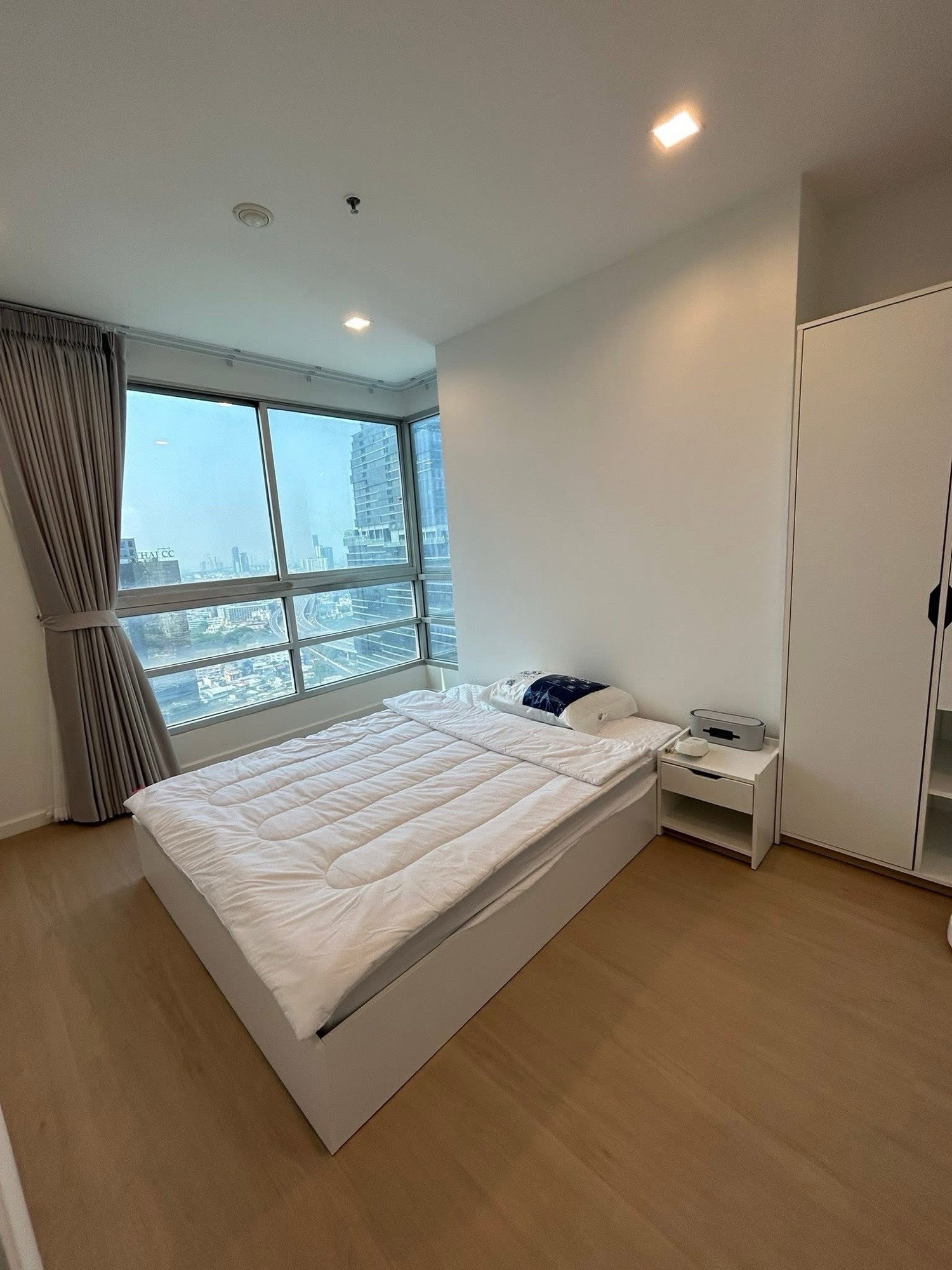 Sathorn House / Rent 25,000bath 2bed / Hight Floor / 0632717888 linephone whatapp wechat Sathorn House / Rent 25,000bath 2bed / Hight Floor / 0632717888 linephone whatapp wechat
