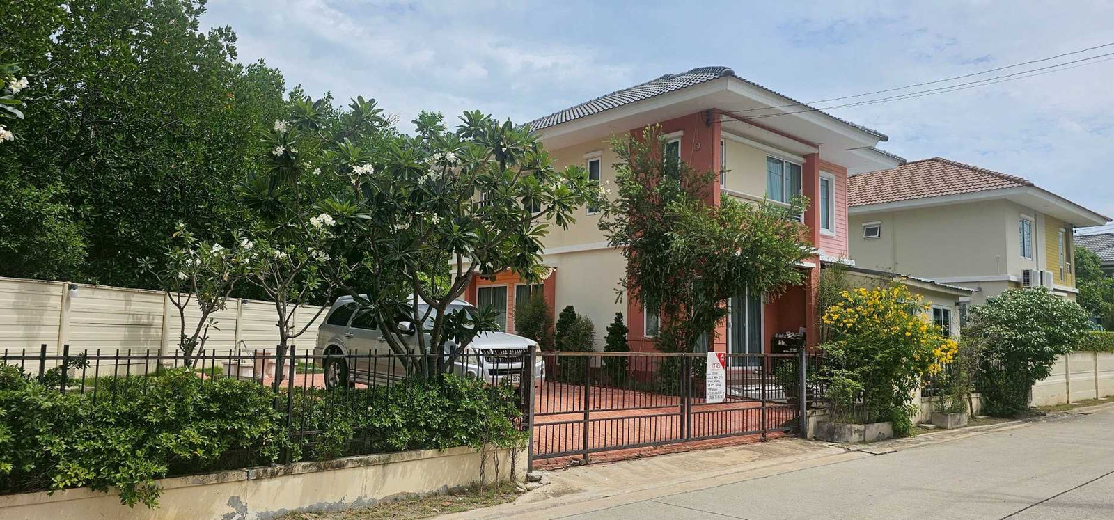 Pruksa Village 6 Project (Phanthai Norasing Mueang Samut Sakhon) Special price only 4,500,000 baht!
