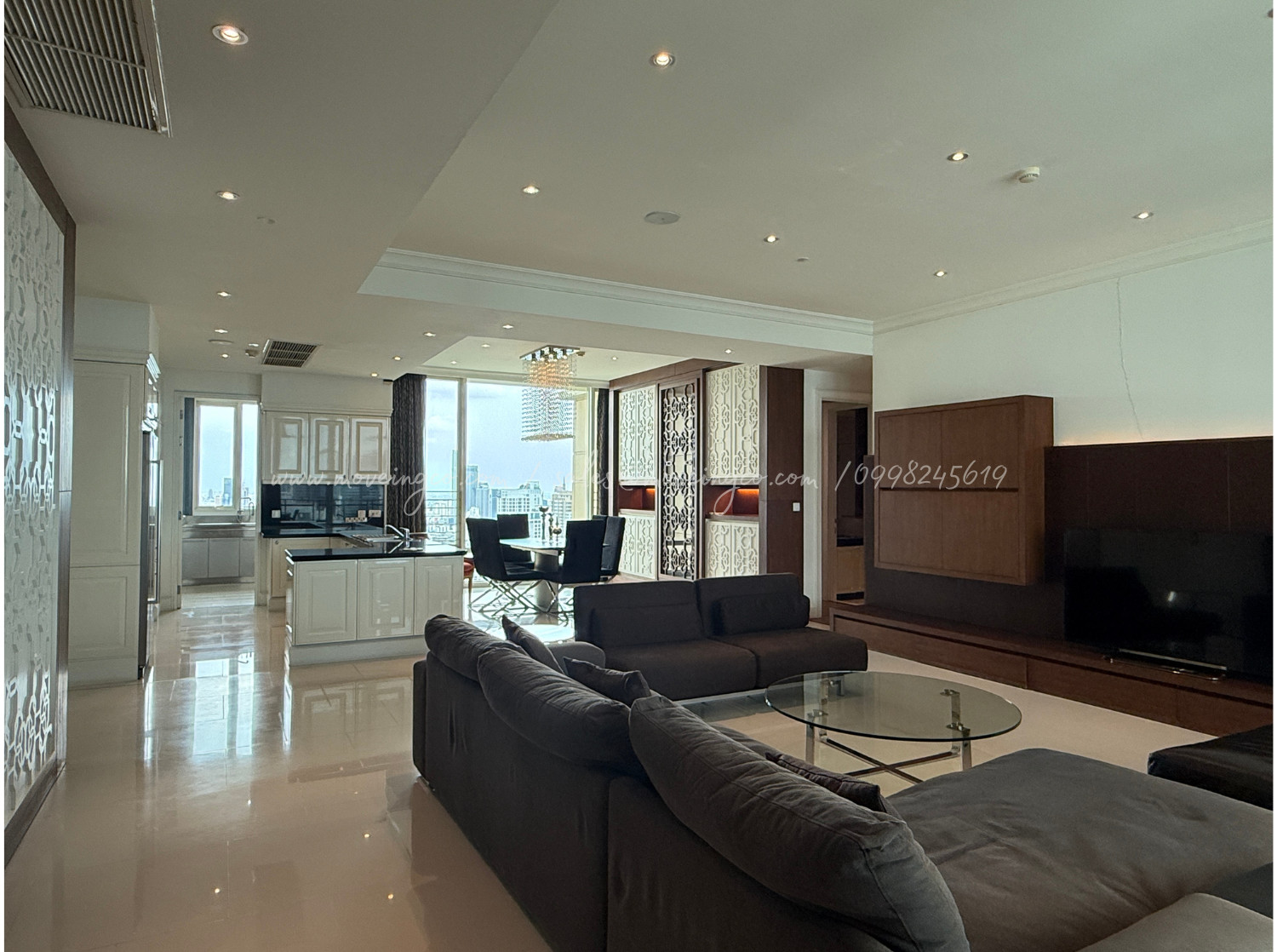 Luxurious 4 bedroom condo in Sukhumvit Soi 31, located in Phrom Phong and Asoke