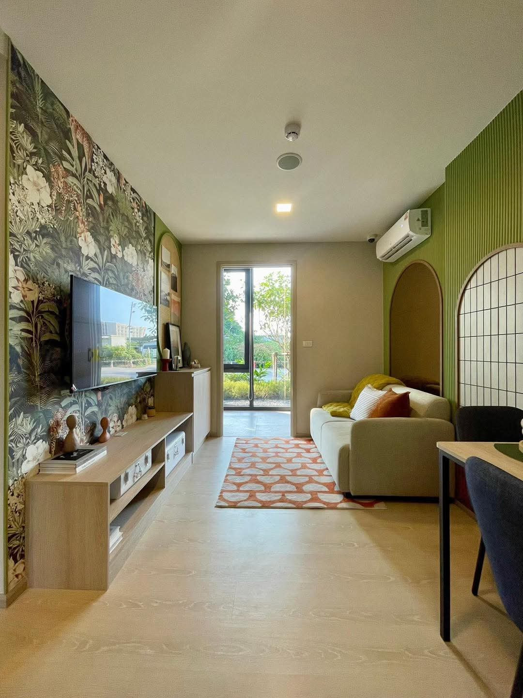 ​🎁 Beautiful on the cover, just carry your bag and move in. Free furniture, free electrical appliances, complete set, dcondo KIRI, ready-to-move-in condo, starting at only 1.89 million baht. Contact Line: @wsrcondo