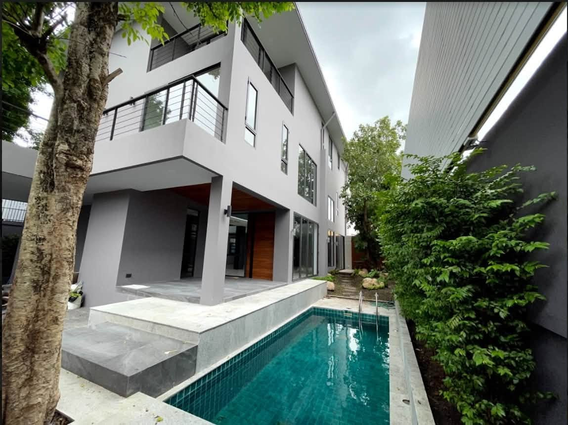 🏠Rare House in Ekkamai-Phrakhanong Area. Near BTS 🏠Rare House in Ekkamai-Phrakhanong Area. Near BTS