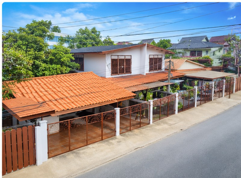 can open the shop with signs. or office on the main for rent Krungthep Kreetha36-44 48sqwa.248 sqm. 14,999B-M has a balcony good location 4bed 4bath 2-3parking 1a/c convenient travel APL BanThapChang 1.5km Cheapest in 3 worlds Saphan Sung 2