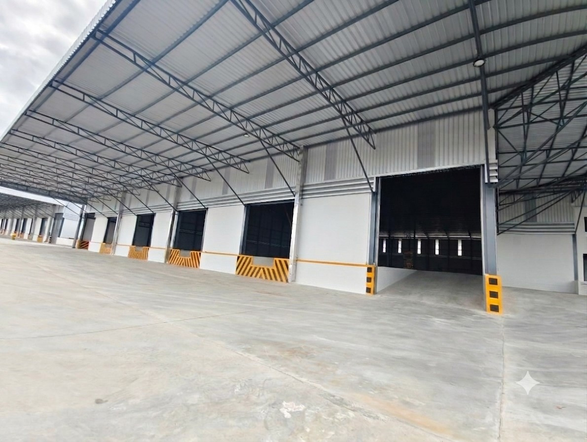 ฟรีโซน Freezone โกดัง/โรงงานให้เช่า ขนาด 5,000 ตร.ม. Leveler Loading dock 4 Pcs. + Ramp Forklift 2 Pcs. อ.ศรีราชา ใกล้ปิ่นทอง1, ห่างจากท่าเรือแหลมฉบัง 11 km. สนใจติดต่อคุณจิน 0851505763 ฟรีโซน Freezone โกดัง/โรงงานให้เช่า ขนาด 5,000 ตร.ม. Leveler Loading dock 4 Pcs. + Ramp Forklift 2 Pcs. อ.ศรีราชา ใกล้ปิ่นทอง1, ห่างจากท่าเรือแหลมฉบัง 11 km. สนใจติดต่อคุณจิน 0851505763