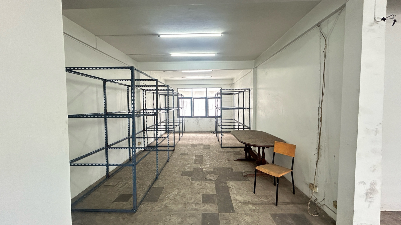 Shophouse for rent, can be used as an office, shop, clinic, convenient for customers to travel.  Soi Charansanitwong 51, next to BTS Bang Yi Khan stairs, 30 meters.