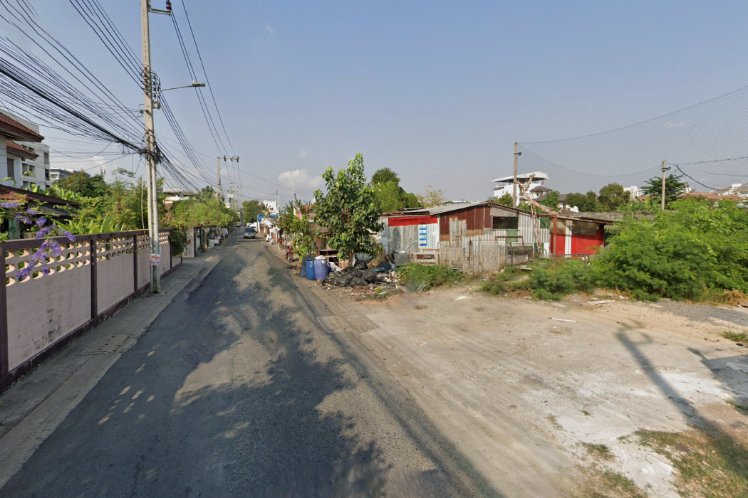 Very cheap land for sale, Soi Ratchadaphisek 36, size 83 sq.wa., close to Ratchadaphisek Road, only 1.5 km. DD Very cheap land for sale, Soi Ratchadaphisek 36, size 83 sq.wa., close to Ratchadaphisek Road, only 1.5 km. DD