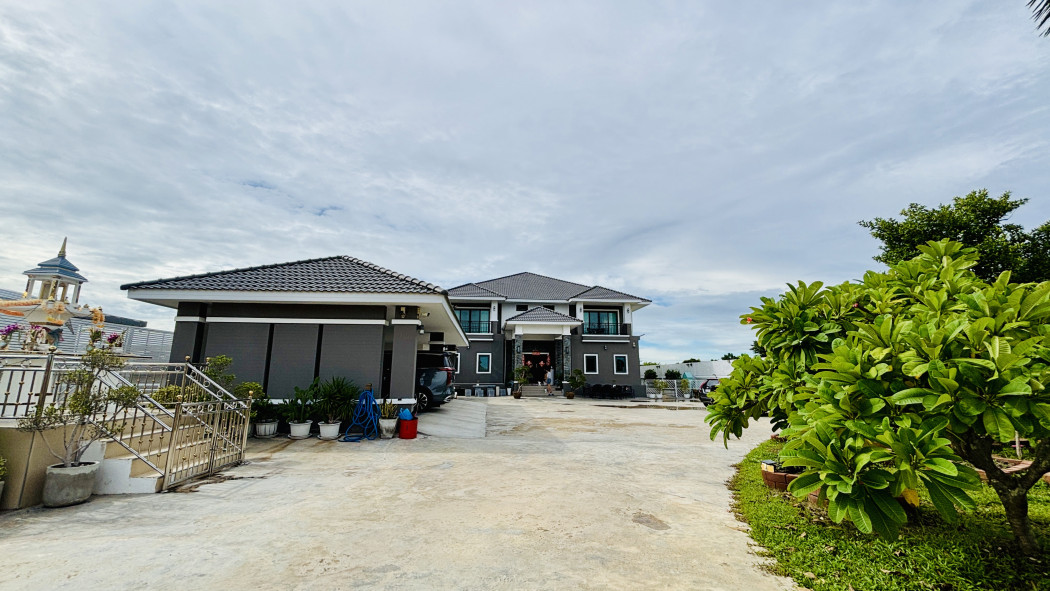 ขาย บ้านเดี่ยว บ้านหรู มีสระว่ายน้ำ ถนนทวีวัฒนา พื้นที่ใช้สอย 470 ตรม เนื้อที่ 3 งาน 86.3 ตรว ขาย บ้านเดี่ยว บ้านหรู มีสระว่ายน้ำ ถนนทวีวัฒนา พื้นที่ใช้สอย 470 ตรม เนื้อที่ 3 งาน 86.3 ตรว