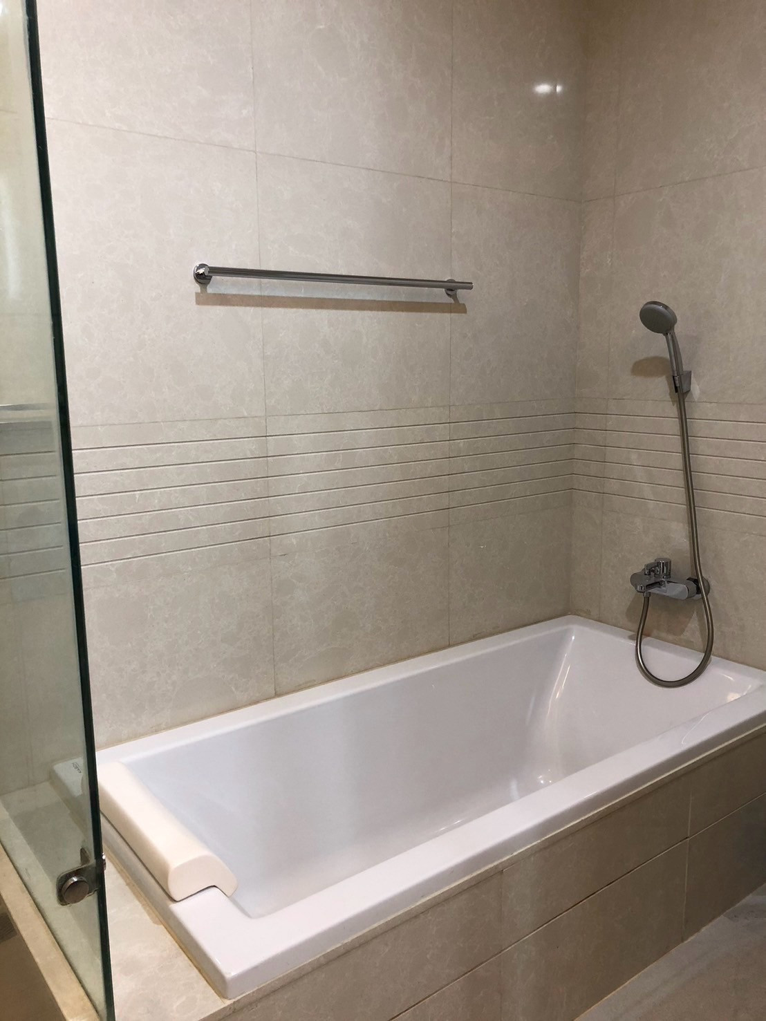 Q Langsuan /Rent 2bed 55,555bath 70sqm / 0632717888 Linephone whatapp wechat Q Langsuan /Rent 2bed 55,555bath 70sqm / 0632717888 Linephone whatapp wechat