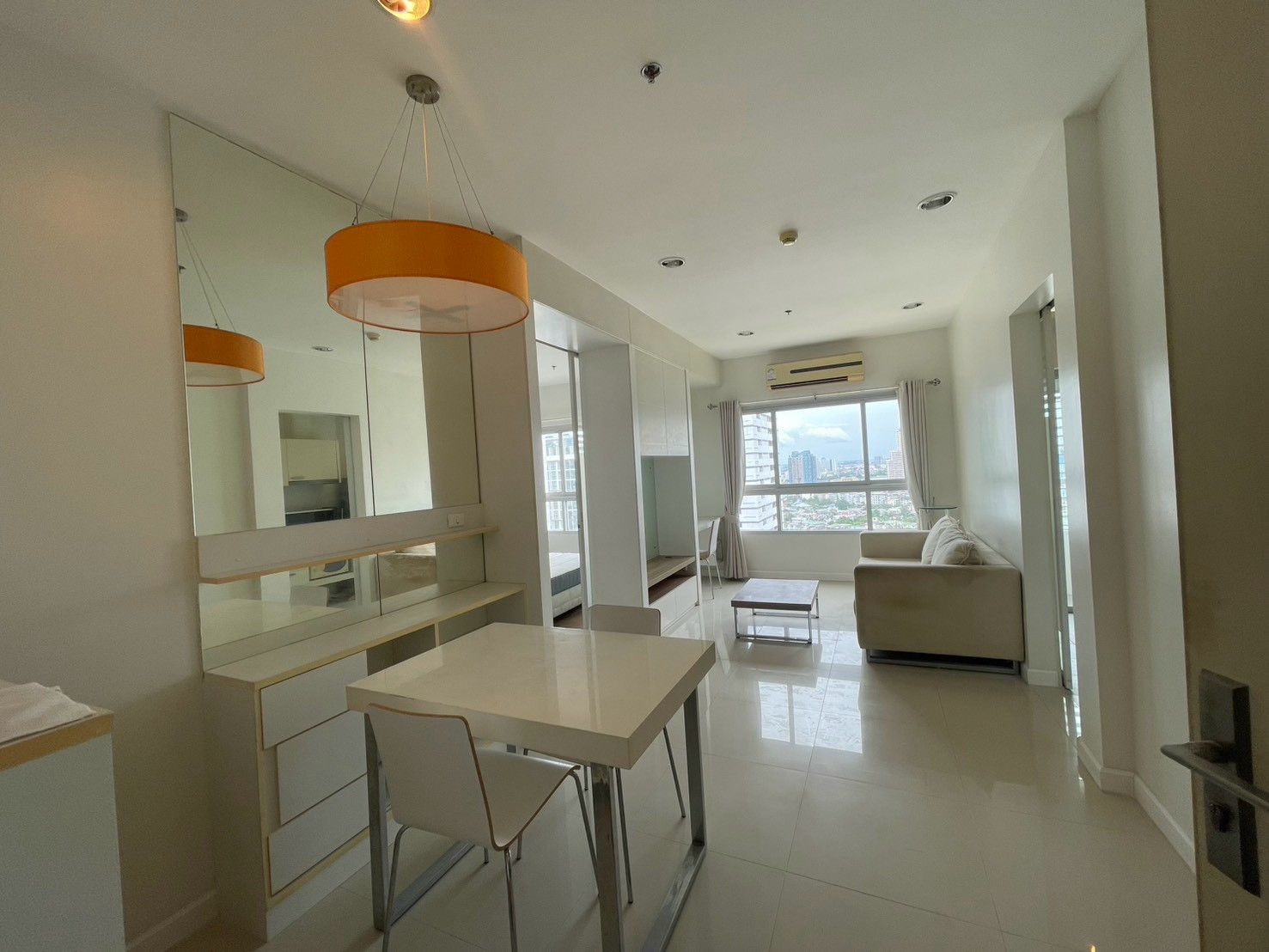 ให้ Q House Condo Sathorn ห้อง1นอนขนาดใหญ่ 46ตรม. ติด BTS กรุงธนบุรี พร้อมเข้าอยู่ ให้ Q House Condo Sathorn ห้อง1นอนขนาดใหญ่ 46ตรม. ติด BTS กรุงธนบุรี พร้อมเข้าอยู่