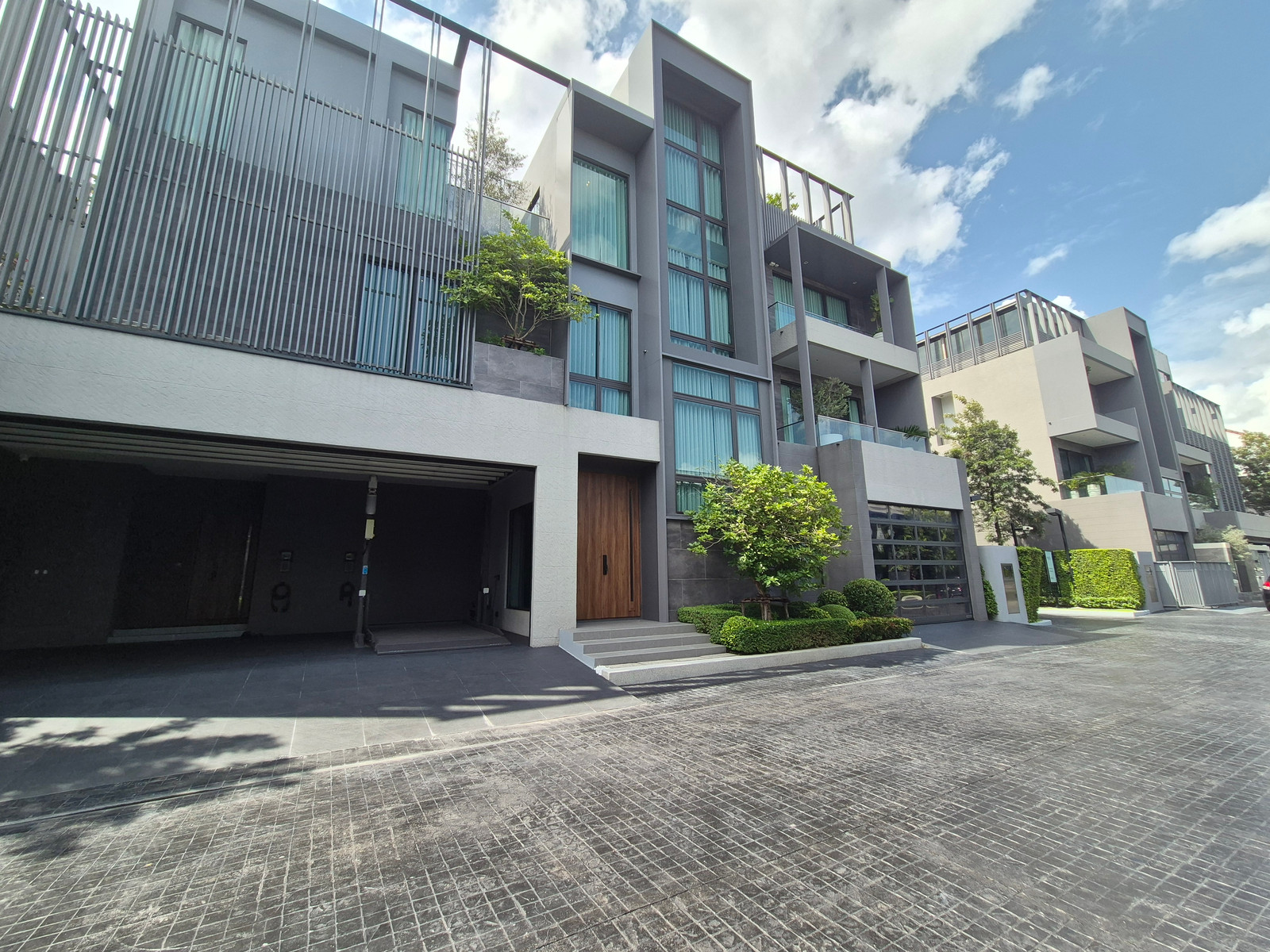 🏆 คฤหาสน์ Ultra-Luxury เพียง 10 ครอบครัว | 95E1 เอกมัย-รามอินทรา ของ SC Asset บนทำเลโยธินพัฒนาเลียบด่วนฯ เชื่อมต่อทองหล่อเพียงไม่กี่นาที 🏆 คฤหาสน์ Ultra-Luxury เพียง 10 ครอบครัว | 95E1 เอกมัย-รามอินทรา ของ SC Asset บนทำเลโยธินพัฒนาเลียบด่วนฯ เชื่อมต่อทองหล่อเพียงไม่กี่นาที