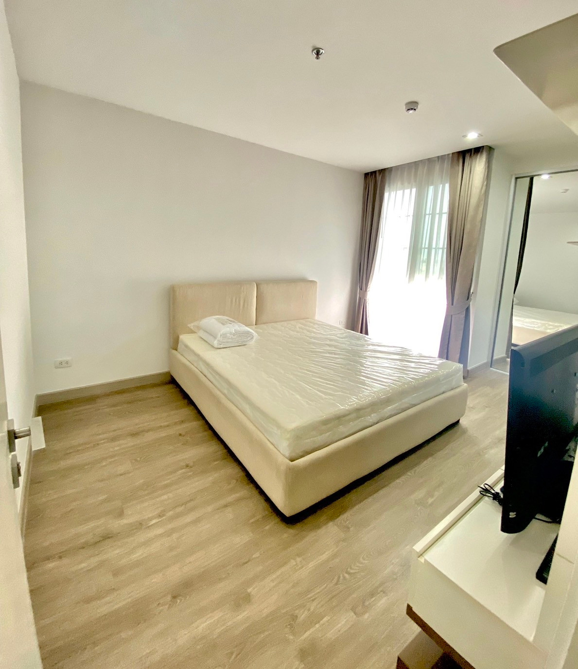 P-54931 | The Room Sathorn - Taksin 🔥✨ 2-Bedroom Condo for Rent | High Floor | City View | Fully Furnished | Washing Machine | Only 240 m from BTS Pho Nimit | Ready to Move In ✨📱 Line ID: @easythaihome ☎️ Tel: +66 85-592-2897 P-54931 | The Room Sathorn - Taksin 🔥✨ 2-Bedroom Condo for Rent | High Floor | City View | Fully Furnished | Washing Machine | Only 240 m from BTS Pho Nimit | Ready to Move In ✨📱 Line ID: @easythaihome ☎️ Tel: +66 85-592-2897