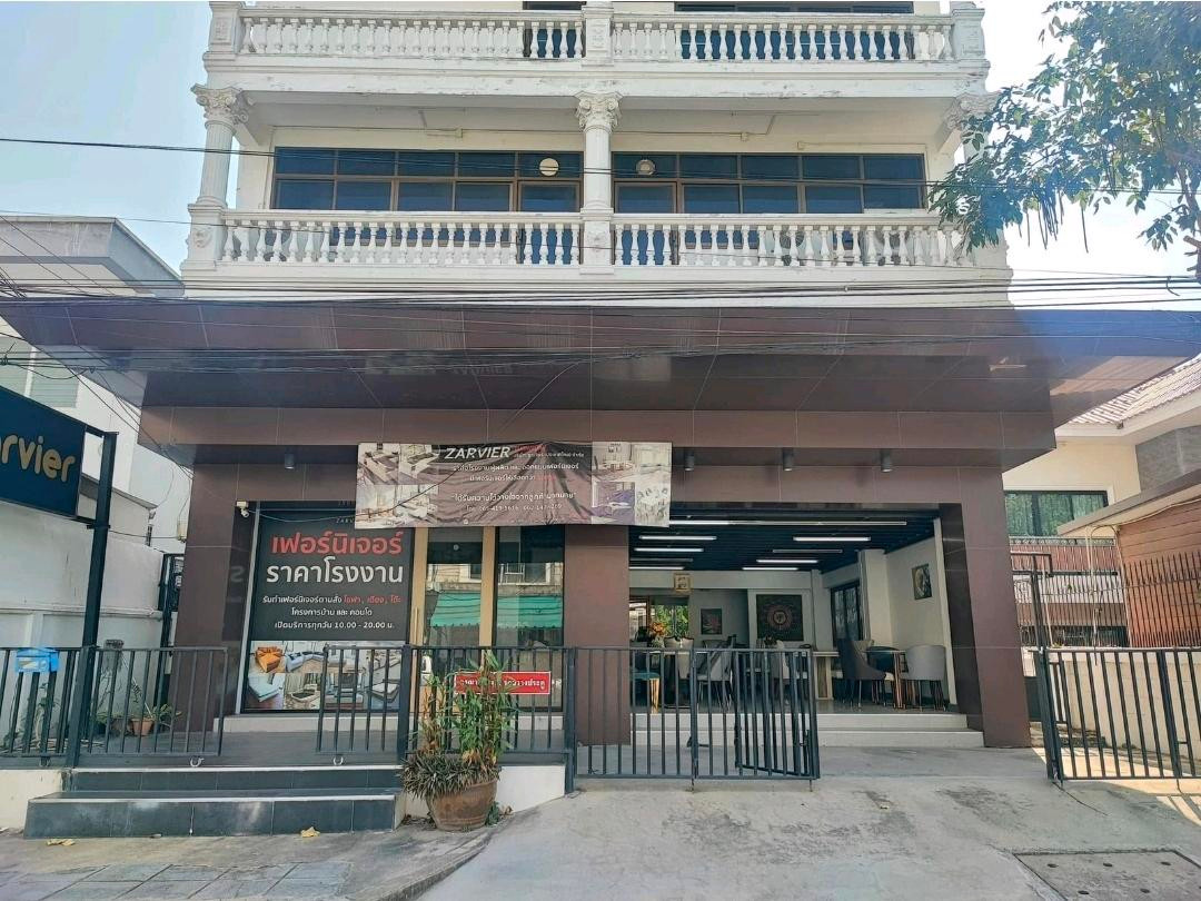 Showroom for rent, office, office for rent, On Nut 70/1, office building - building within its own fence, ฿120,000/month, suitable for a showroom, office, office, clinic, including online product stock, width 10 m., depth 15 m., 4.5 floors, parking for 4 