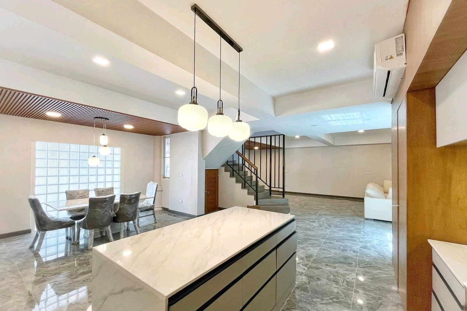 ‼️𝙁𝙞𝙧𝙨𝙩 𝙘𝙤𝙢𝙚, 𝙛𝙞𝙧𝙨𝙩 𝙨𝙚𝙧𝙫𝙚𝙙.🏷Rental : 130,000 Baht/month ️️🏠Home Office Soi Thonglor 25 🐶 Allowed Pets / 5 Bed,7 Bath