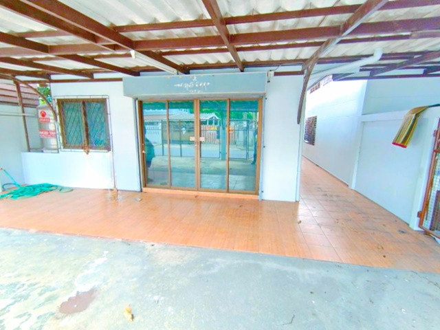 can open the shop with signs. or office on the main for rent Krungthep Kreetha36-44 48sqwa.248 sqm. 14,999B-M has a balcony good location 4bed 4bath 2-3parking 1a/c convenient travel APL BanThapChang 1.5km Cheapest in 3 worlds Saphan Sung 2 – รูปที่ 2