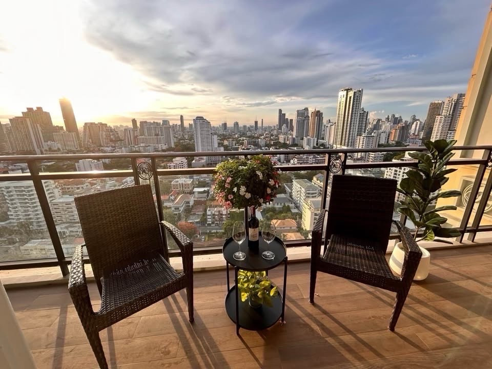 royce private residences / 2bed Rent 89,000 bath / 112sqm / Good view / 0632717888 Linephone whatapp wechat