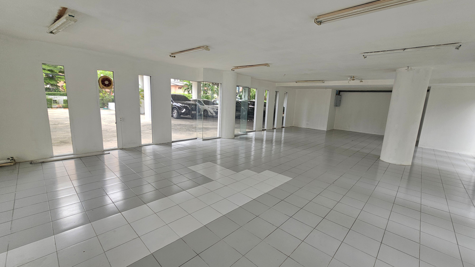 🚨 **ขายต่ำกว่าราคาตลาดกว่า 4 ล้านบาท!!** 🚨 🏢 **ขายพื้นที่เชิงพาณิชย์ ชั้น 1 | PB Penthouse 2 สุขุมวิท 71 (ปรีดีพนมยงค์ 14)** 💥 **ราคาพิเศษเพียง 3.5 ล้านบาท** 🔥 ห้องขนาดใหญ่ **106 ตร.ม.** Tel. 084-694-8888 🚨 **ขายต่ำกว่าราคาตลาดกว่า 4 ล้านบาท!!** 🚨 🏢 **ขายพื้นที่เชิงพาณิชย์ ชั้น 1 | PB Penthouse 2 สุขุมวิท 71 (ปรีดีพนมยงค์ 14)** 💥 **ราคาพิเศษเพียง 3.5 ล้านบาท** 🔥 ห้องขนาดใหญ่ **106 ตร.ม.** Tel. 084-694-8888
