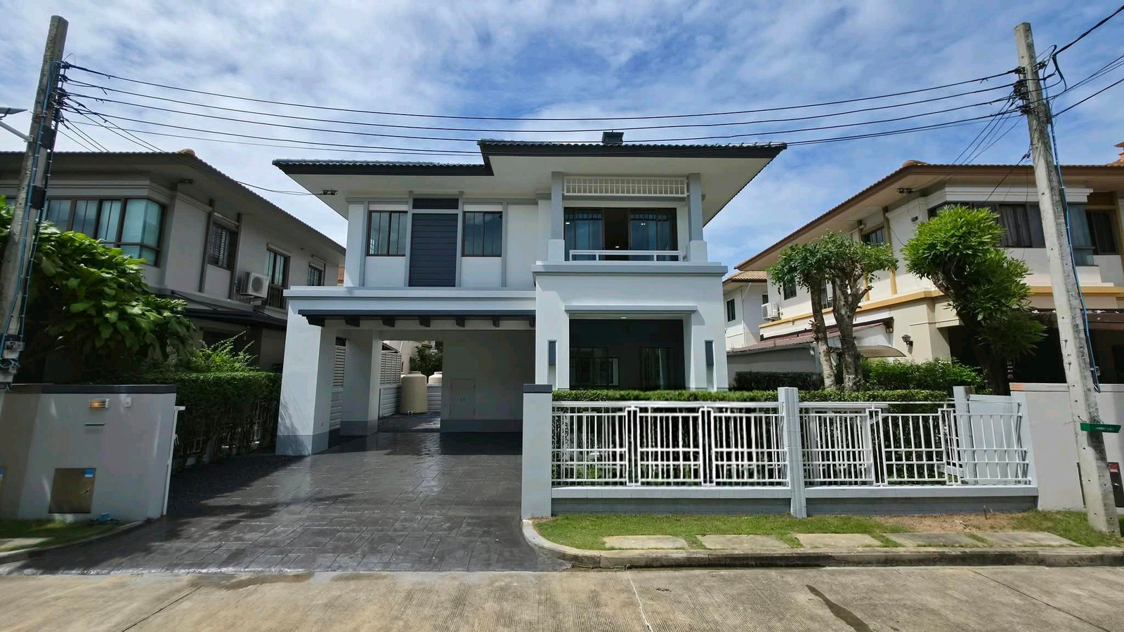 💫Single house for sale, Burasiri, Ratchaphruek-Chaengwattana💫🏡2-storey detached house, newly renovated, ready to move in, Ratchaphruek-Chaengwattana location. There is a lawn around the house ✨ newly renovated Ready to move in ✨ House facing north. The su 💫Single house for sale, Burasiri, Ratchaphruek-Chaengwattana💫🏡2-storey detached house, newly renovated, ready to move in, Ratchaphruek-Chaengwattana location. There is a lawn around the house ✨ newly renovated Ready to move in ✨ House facing north. The su