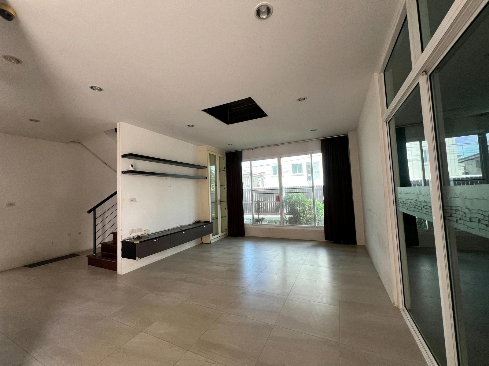 House and land for sale, Rama 9 Soi 62, good location with potential. At the best price in this zone