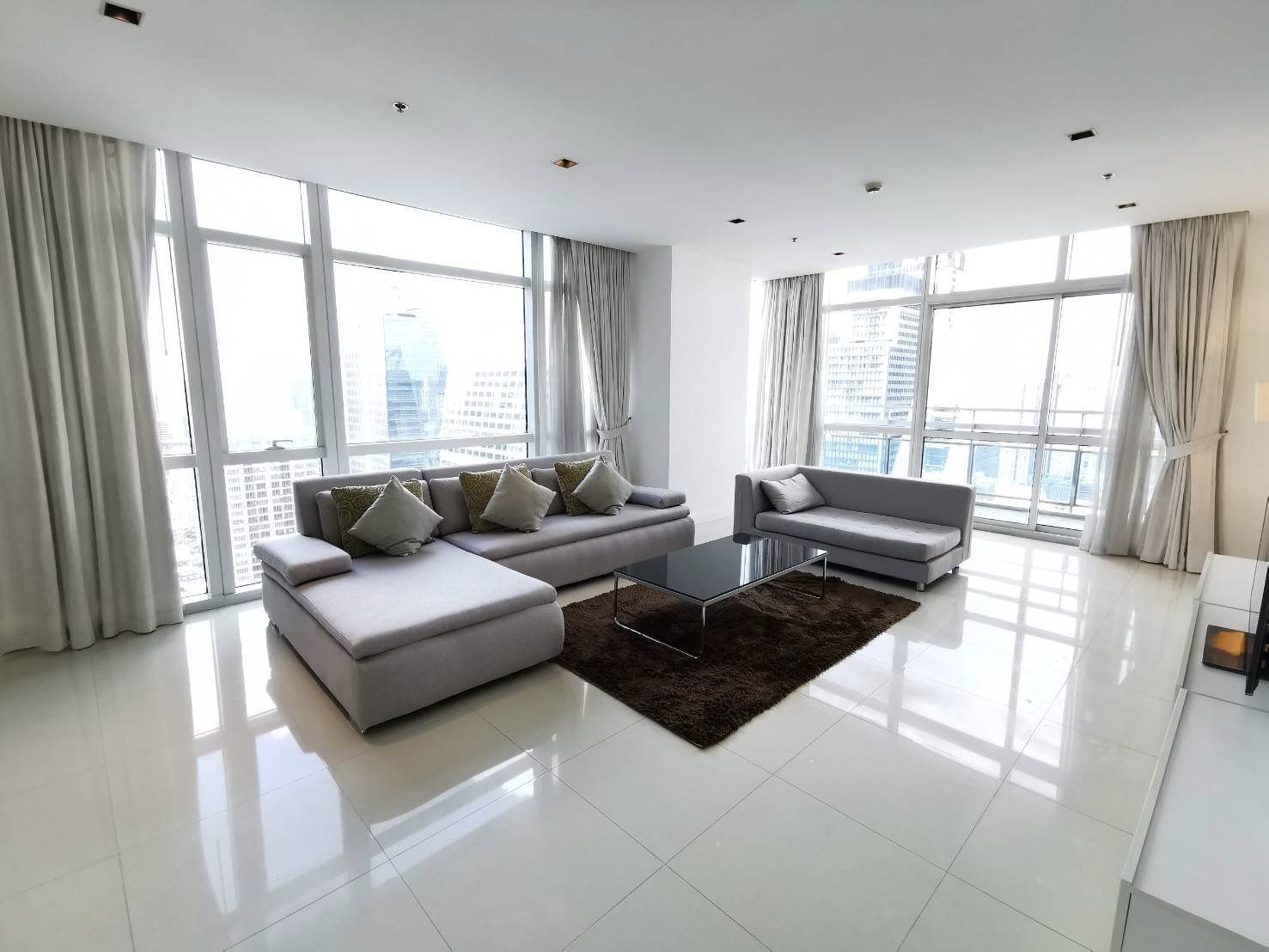 Athenee Residence: 4+1bed 4.5bath+ maid 294sqm. 3XFl Great Panoramic view 230,000/mth AM: 0656199198 Athenee Residence: 4+1bed 4.5bath+ maid 294sqm. 3XFl Great Panoramic view 230,000/mth AM: 0656199198