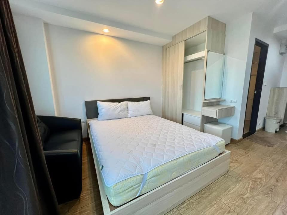 V The Rice Condo Mae Sot, 5th floor, east side, city, mountain view, next to Robinson Mae Sot department store. V The Rice Condo Mae Sot, 5th floor, east side, city, mountain view, next to Robinson Mae Sot department store.