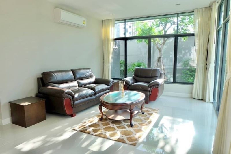 single house for rent in Setthasiri Onnut-Srinakarindra Village Modern Continuity Nice neighborhoods