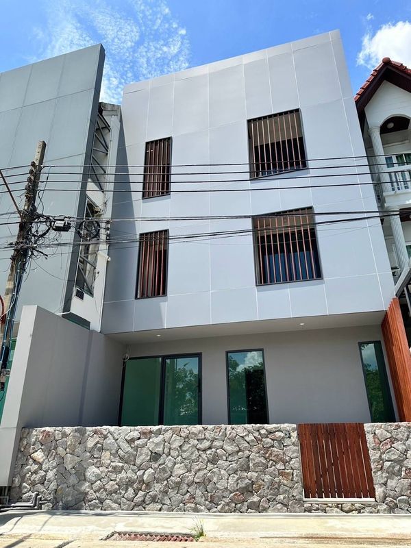 Home office for rent, near Sirindhorn Hospital, only 4 minutes.