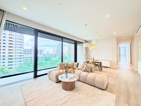 ปล่อยเช่า คอนโด Ultra-Luxury ใกล้ BTS พร้อมพงษ์ |  VITTORIO 39 | 2 BR | 140 sqm. ใจกลาง The Em District