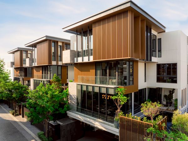 Large luxury house for sale, 650 sq m (5 bedrooms, 5 bathrooms), prime location in Charoen Krung-Rama 3, near Asiatique and Terminal 21 Rama 3, convenient travel, connected to BTS Saphan Taksin and the expressway.