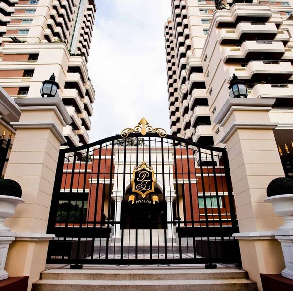Penthouse duplex for rent, 22nd-23rd floor, Piyathip Place, Sukhumvit 39.