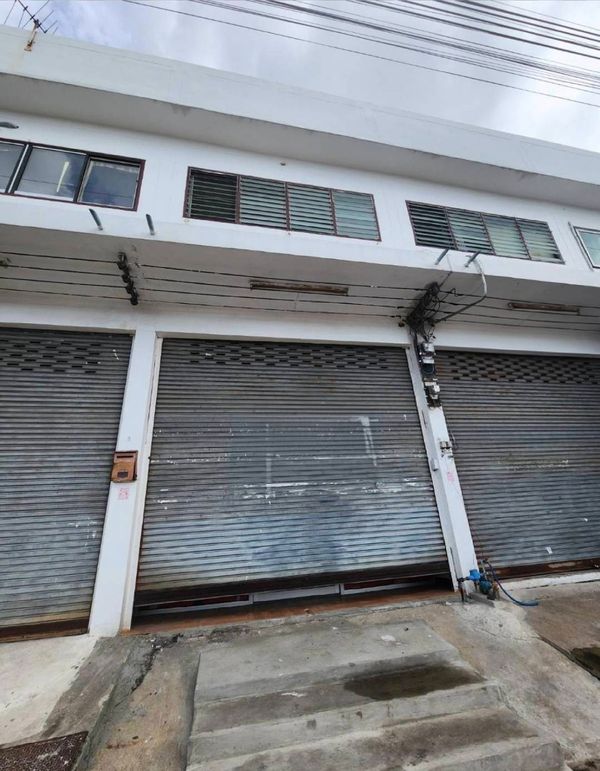 Commercial building for rent near Bangna 5 Hospital, only 3 minutes.